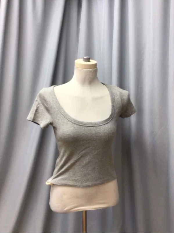 HOLLISTER SIZE MEDIUM Ladies TOP